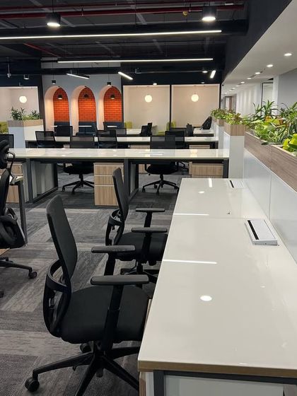 We incorporated biophilic design into the Cube Highways office with integrated planters along the workstations. The background features arched niches, adding a unique architectural detail to the space.
