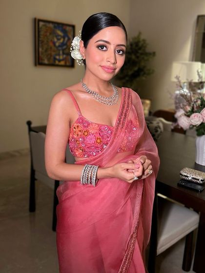 The full look, capturing the elegance of the pink saree and the sophisticated, festive makeup.