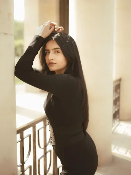 A classic pose against a pillar, looking directly at the camera. This is a timeless and elegant portrait that showcases my ability to create clean and professional headshots.