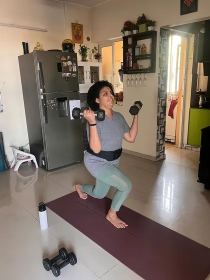 I am so proud of my client, Shruti, a cancer survivor who is reclaiming her strength. Here she is performing lunges with dumbbells as part of her personalized strength training program. Her dedication is an inspiration and shows that it's never too late to build a stronger, healthier body.