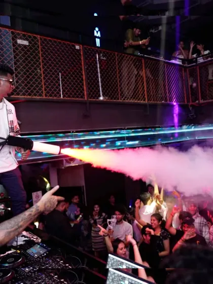 I bring the 'wow' factor to every event. Using a CO2 gun, I blast the dance floor with energy, creating a peak moment that your guests will never forget.