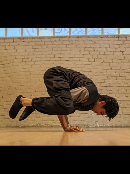 Flux School of Arts - Dance Classes Strength, Flexibility & Acrobatics photo 10