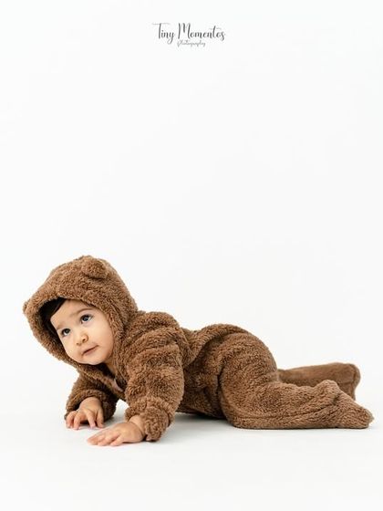 On the crawl. Even in a simple setting, capturing your baby's movement and milestones results in a dynamic and precious portrait.