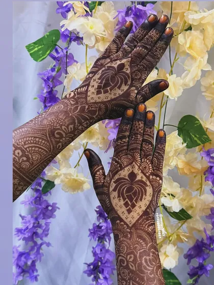 The lotus designs against a floral background. This is a beautiful way to showcase your henna for a special occasion.