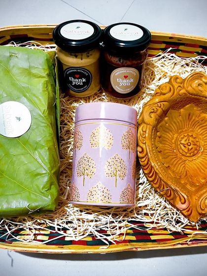 Unbox a world of pure indulgence with this Satvegik hamper. It contains jars of nut butter, spiced millet flakes, anjeer rolls, and a decorative diya, offering a complete festive experience without any unhealthy ingredients.