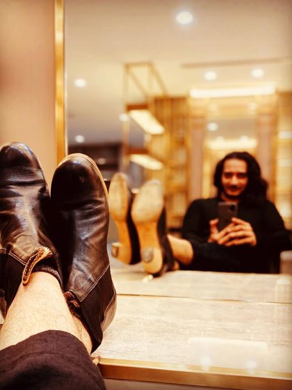 Behind the scenes in the green room before a show. A moment for warm-ups, reflection, and maybe trying to master the art of taking a good selfie.