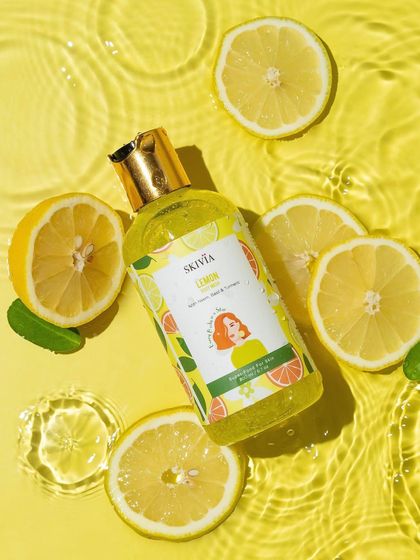 A slightly different composition of our lemon body wash shot, this flatlay offers a clean and graphic look. The water ripples and fresh lemon slices create a refreshing and visually satisfying image.