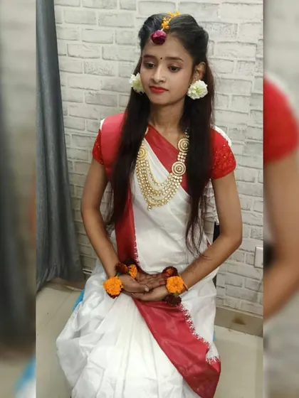 For a Saraswati Puja celebration, our student created this beautiful traditional Bengali look. It features simple, elegant makeup with kohl-lined eyes and a soft hairstyle adorned with fresh flowers.