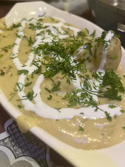 The creamy and luscious Chicken Barra. Tender pieces of chicken are cooked in a mild, white gravy made from cashews and cream, garnished with fresh coriander. It's a royal dish that is both subtle and flavorful.