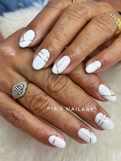 Clean and simple. A solid white base with delicate, clean rose gold lines for a modern and minimalist look.