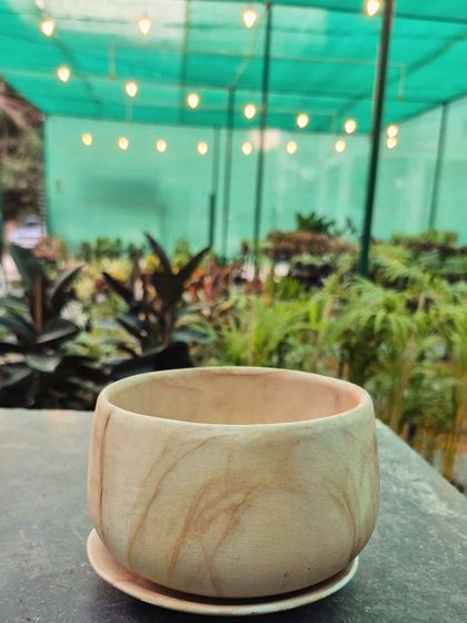 The warm, earthy tones in this wood-grain marble-finished pot bring a natural and calming feel. It's a versatile piece that complements a wide range of indoor plants.