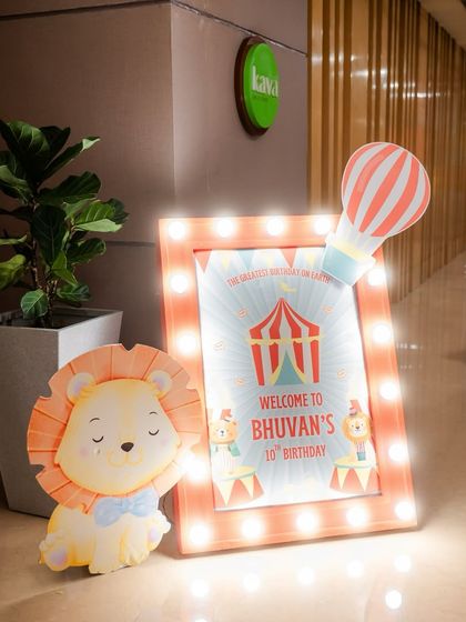 Another view of the charming circus-themed welcome sign, perfect for setting a festive mood right from the entrance.