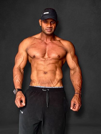 A lean and muscular physique maintained year-round. This is what happens when fitness becomes a lifestyle, not a temporary goal.