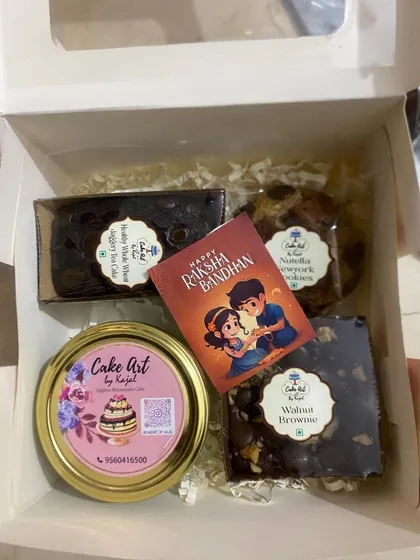 Another one of my Rakhi hamper combinations. This box contains a mini wholewheat chocolate loaf, a walnut brownie, a chocolate truffle cake jar, and a Nutella New York cookie.