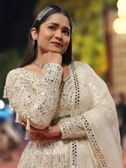 A thoughtful moment during a beautiful wedding night I hosted at Ocean Pearl Retreat. I ensure the atmosphere remains elegant and heartfelt, allowing the couple and their families to soak in every precious moment.