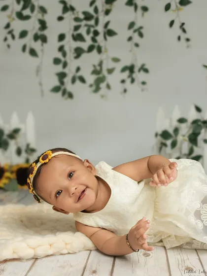 Lying on her side with a gentle smile, this baby enjoys the soft textures of our studio setup. My sessions are baby-led, ensuring they are always comfortable and happy.