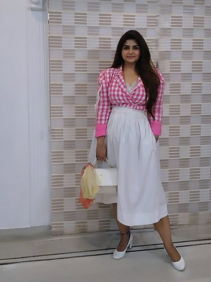 A bolder take on pink with a gingham shirt. This look shows how different shades of pink can convey different energies, from grace to boldness.