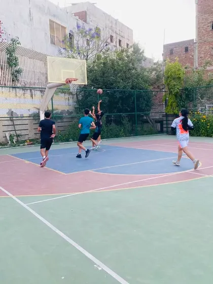 A player attempts a reverse layup, an advanced move to avoid defenders under the basket.