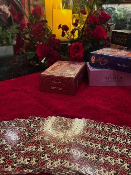 A close-up of my setup for the Accel Family Day event. I always bring multiple decks like the Everyday Witch and Cat Tarot, along with healing crystals, to offer a personalized and visually rich experience.