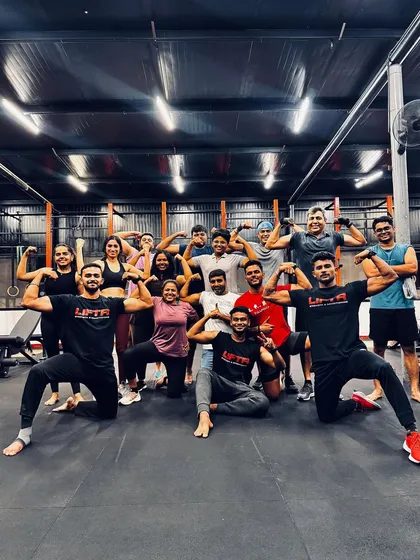 This is the LIFTR fam. We train together, we celebrate together, and we support each other inside and outside the gym. This energy and community spirit is our secret sauce that keeps you motivated and coming back for more.
