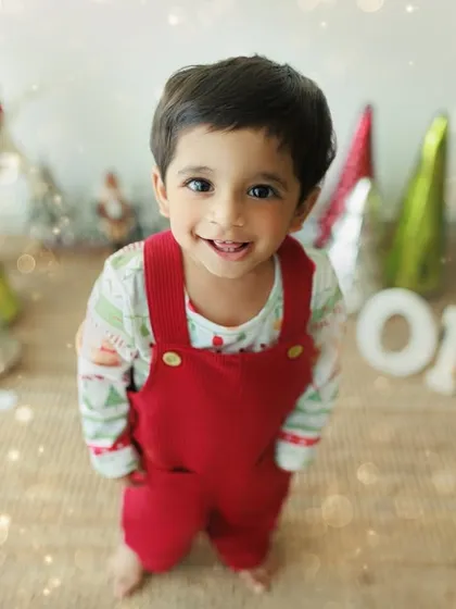Little miracles wrapped in December magic. This little boy's first birthday happened to be around Christmas, so we combined the celebration with a festive-themed photoshoot.