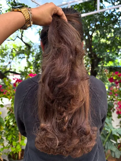 Getting this lovely client 'Uni Ready' with a fresh cut and subtle highlights. I added just enough color to give her hair dimension and shine, keeping it low-maintenance and professional for her studies.