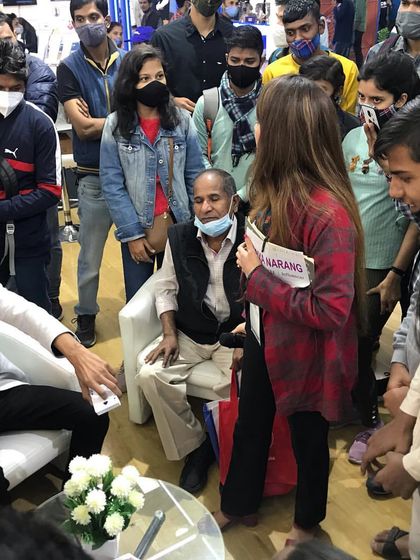 Trade Show Entertainment: Your Crowd Magnet photo 14