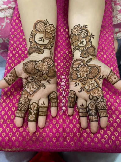 A lovely floral design with a modern twist. The pattern is intricate yet feels light and airy, perfect for any celebration.