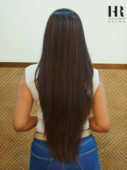 The result is pure hair magic. After our Hair Botox treatment, her hair is incredibly long, smooth, and radiant, showcasing a complete transformation to healthy, manageable locks.