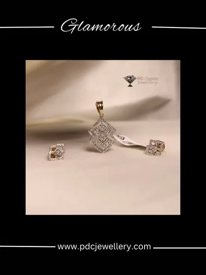 A glamorous and modern diamond pendant set. The geometric design with three-dimensional cubes of diamonds is unique and eye-catching.