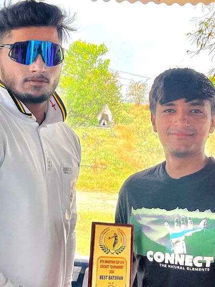 Akshay Jindal, the Best Batsman of the tournament, with his award.