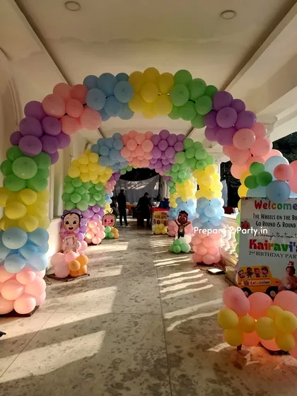 Make a grand statement from the moment guests arrive. This full-scale Cocomelon themed entrance features multiple balloon arches in soft pastel colors, creating an immersive and exciting welcome to the party.
