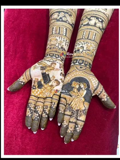 The full view of a family-themed baby shower mehendi.