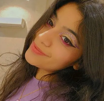 Playing with rhinestones to create a sparkling, winged eyeliner effect. This is a perfect look for a party or a special night out.