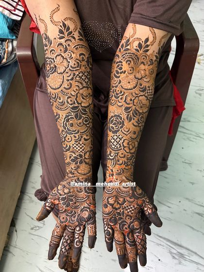 This design features a beautiful vine pattern that starts at the top of the arm and flows down into the fuller design on the hand.