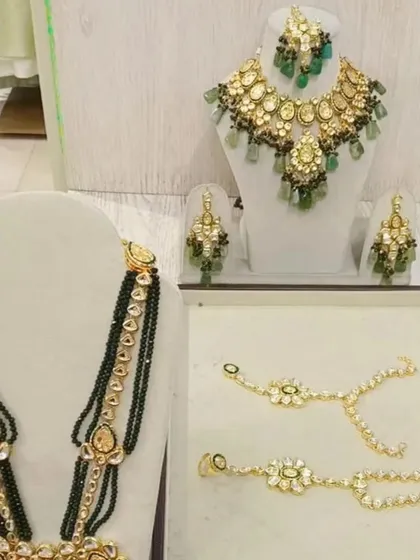 For a touch of royalty, rent this stunning Kundan and emerald green bead jewellery set. It includes a choker, long necklace, and matching earrings.