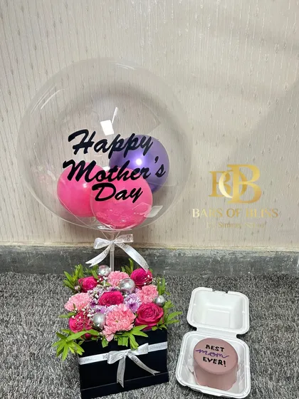 A perfect Mother's Day surprise: a "Best Mom Ever" bento cake paired with a vibrant floral box and a "Happy Mother's Day" balloon.