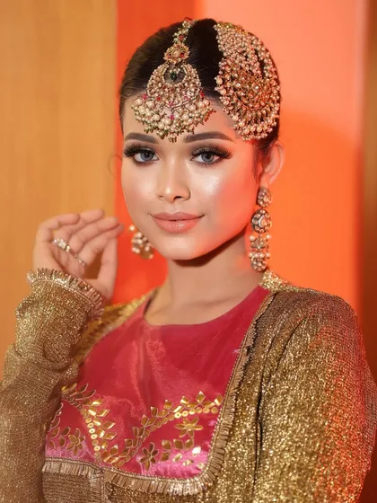 A soft and subtle party look, perfect for a bride's smaller functions. The side-parted jhoomar is a beautiful accessory.