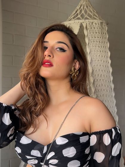 Capturing the full vibe of this retro polka dot look. The makeup was designed to be the perfect accessory, completing the vintage aesthetic with a modern twist.