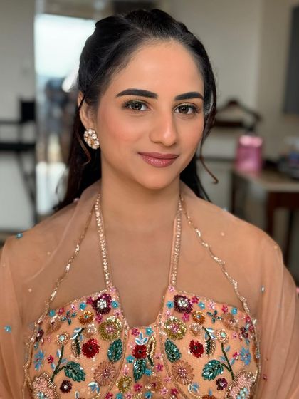 A simple and beautiful portrait of the bride. Her skin looks flawless and her makeup is fresh and modern.