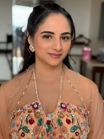 A simple and beautiful portrait of the bride. Her skin looks flawless and her makeup is fresh and modern.