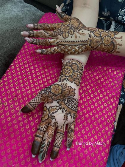 A different composition of the floral design, showing its versatility.