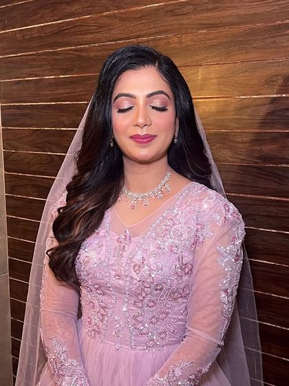 A soft and romantic open hairstyle with a delicate veil. This is a perfect look for a Christian bride or for a reception gown.