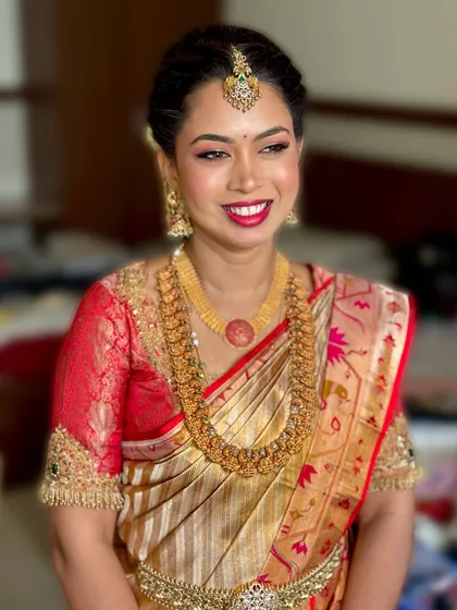 A classic South Indian muhurtham look for the beautiful Padmashree. We chose a radiant HD makeup base with a bold lip to perfectly complement her stunning Kanchivaram saree and temple jewellery.