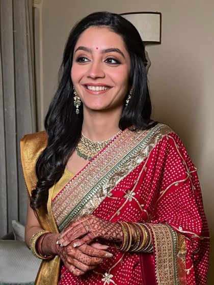 Her smile says it all. This reception look is all about minimal elegance, with a focus on fresh skin and eyes that pop.