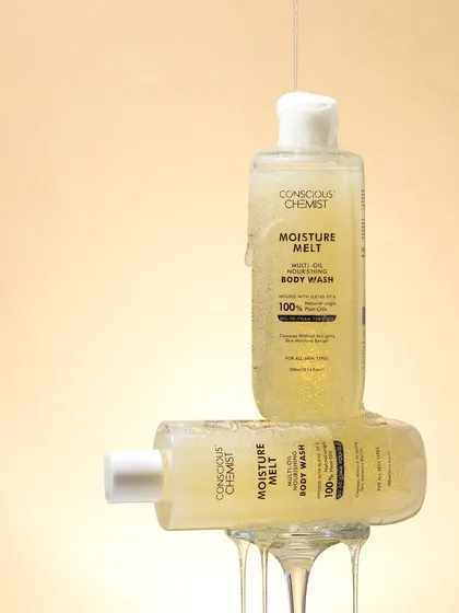 To give this body wash a warm, indulgent feel, we used a golden-hour-inspired background. The stacked bottles and dripping texture highlight the product's nourishing, oil-infused formula.