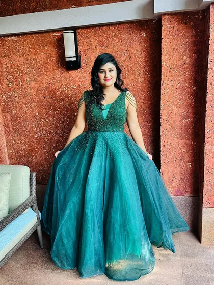 A gorgeous green gown for a MICE event. I choose my outfits to complement the event's theme and my personal style.
