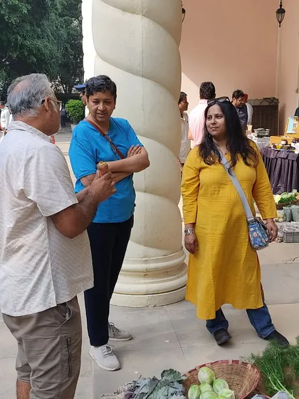 Manas in conversation with customers, acting as the community host.