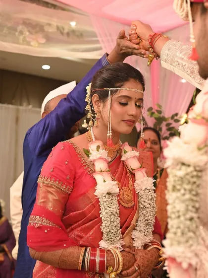 The sacred sindoor moment. The makeup is designed to be long-lasting and smudge-proof, even through the most emotional parts of the ceremony.