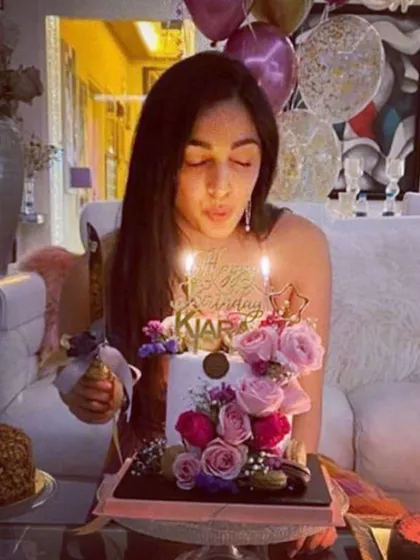 Wishing the radiant Kiara Advani a very happy birthday! I was so happy to create this floral-themed vegan and gluten-free cake for her special day.